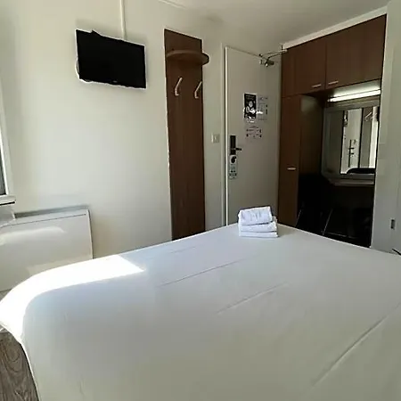 Kyriad Direct Val De Reuil Hotel Le Vaudreuil