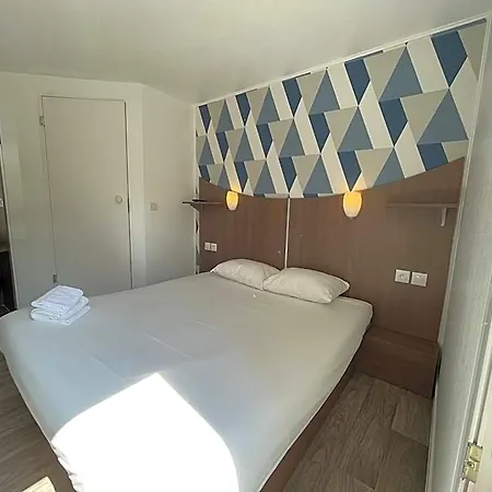 Kyriad Direct Val De Reuil 2*