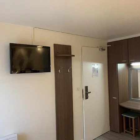 Kyriad Direct Val De Reuil 2* Le Vaudreuil